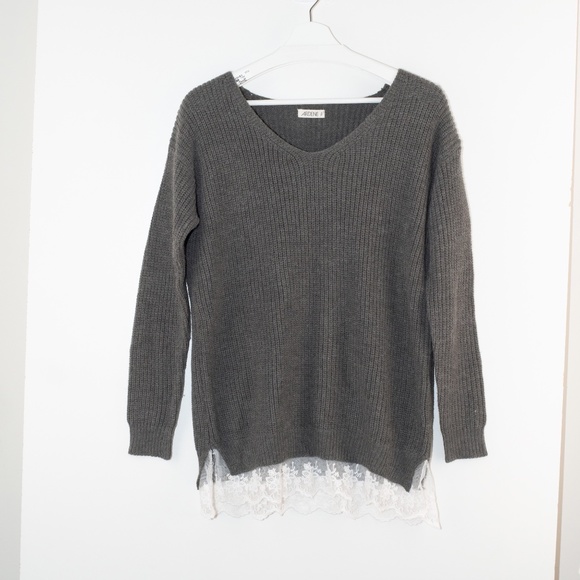 Ardene Sweater with Pretty Lace Bottom - Acrylic - New without Tags - Picture 1 of 4